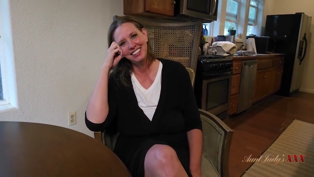 Busty Mature Amateur Autumn Sucks Off The Delivery Guy