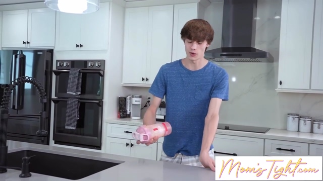 Ive Been A Naughty Stepmom. I Seen You In The Shower – Riley Jacobs Confesses Her Desires To Stepson